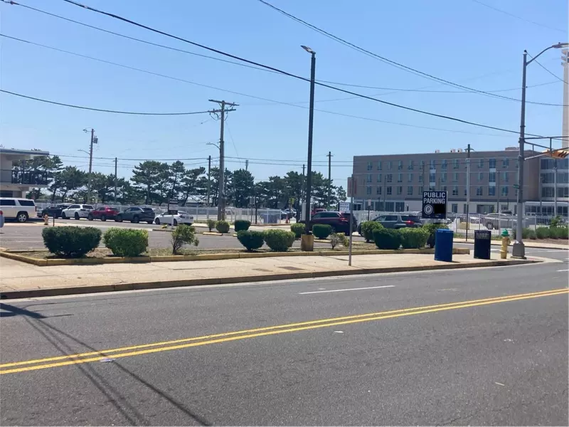 Parking at 103 S. Hartford Ave. Lot - Primary Image