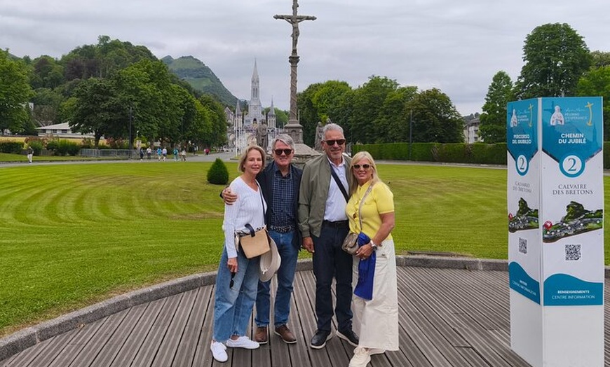 Image 23: Experimente Lourdes con un tour privado y un cómodo transporte