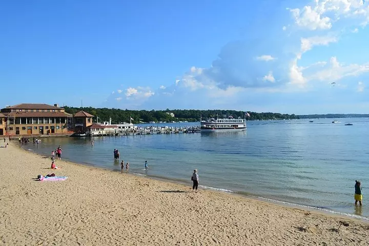 Small Group Bike Tours From Chicago to Lake Geneva