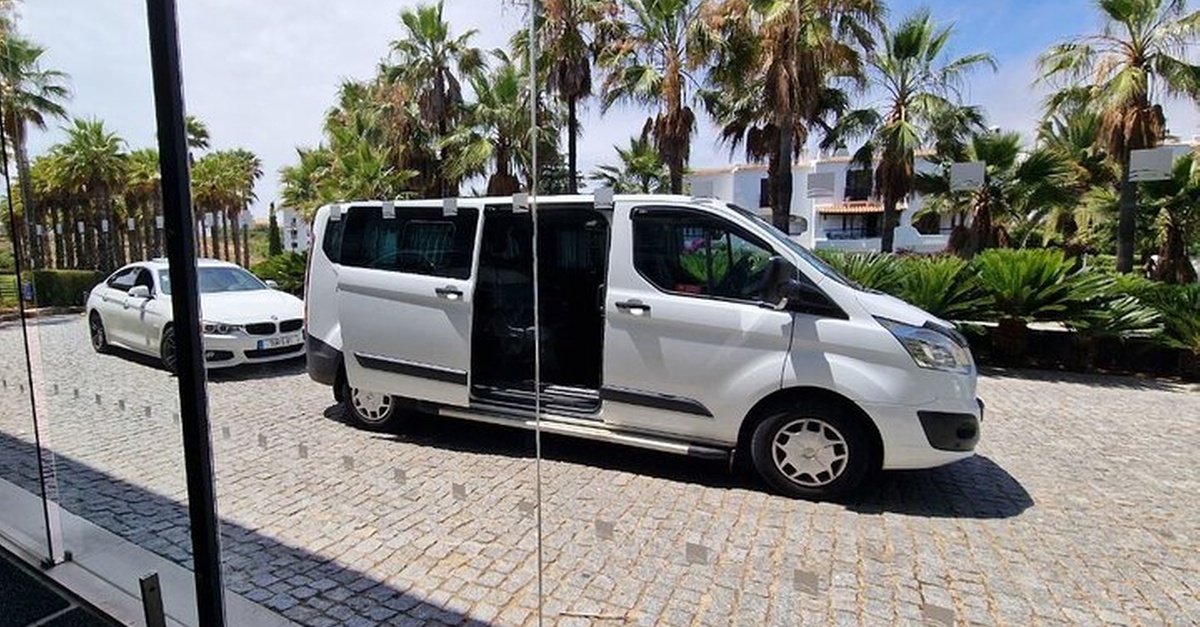 Servicio de traslados privados en Sevilla para minibuses de hasta 8 personas