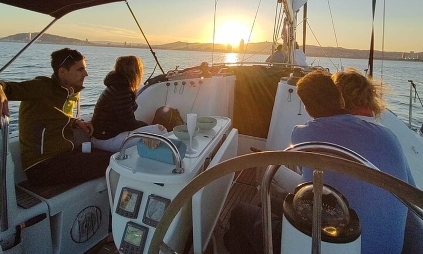 Image 4: Viaje privado en barco desde Barcelona con barra libre