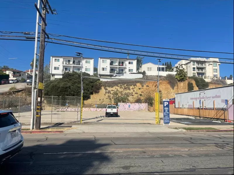 Parking at 3265 India St. Lot