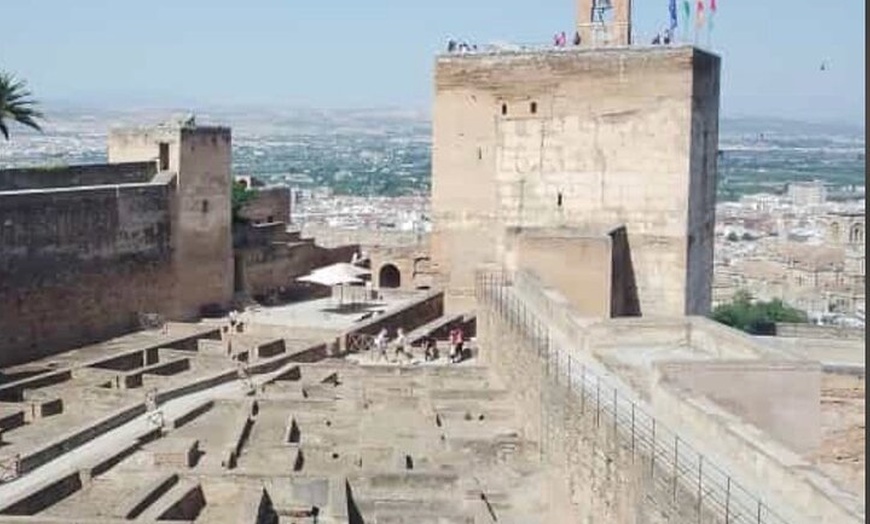 Image 23: Entradas de La Alhambra con Palacios Nazaríes +Tren Turístico