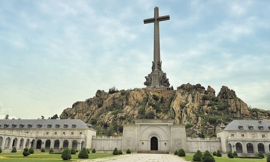 Image 1: Excursión al Valle de los Caídos y Monasterio de Madrid