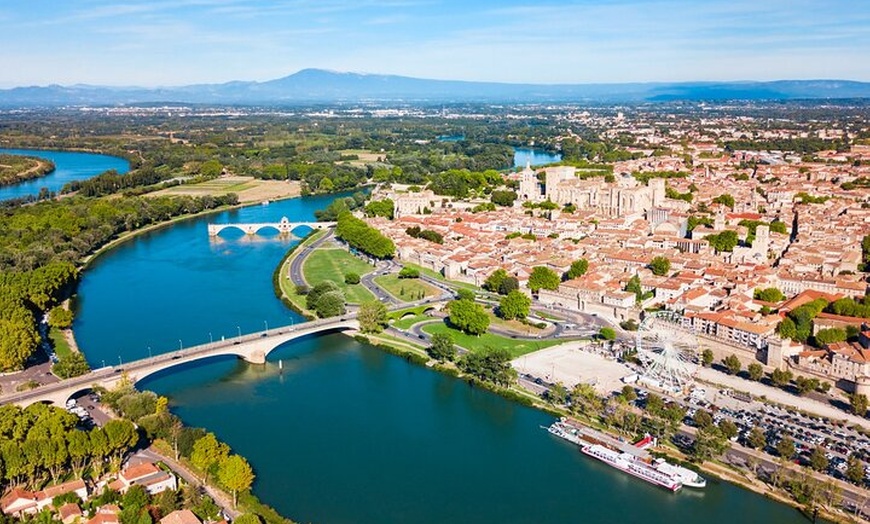 Image 1: Bonjour Avignon : Private 2 - Heure Intro City Walk avec Guide Local