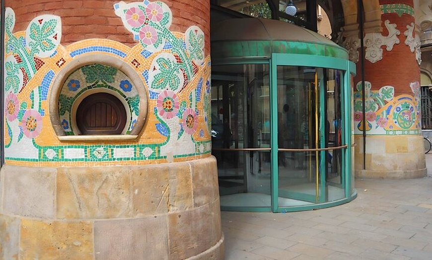 Image 1: Recorrido urbano de Barcelona de la antigüedad a la modernidad (4 h)