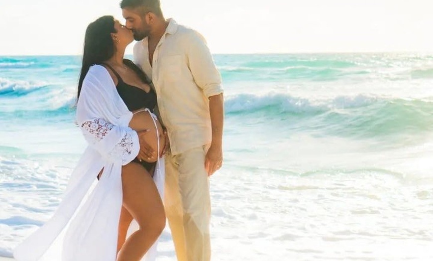Image 34: Cancun Romantic Beach Photoshoot