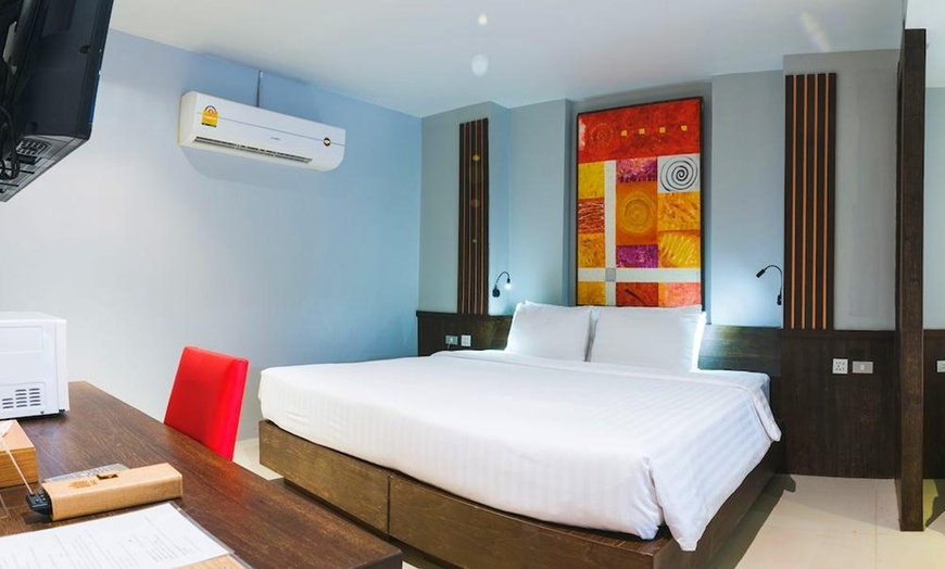 Image 12: ✈ THAILANDIA DEL SUD | Phuket - Naina Resort & Spa 4* - Piscina est...