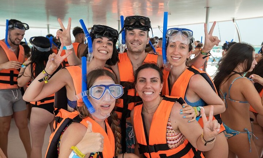Image 4: Catamaran Adventure Isla Mujeres with Snorkeling and Beach Club