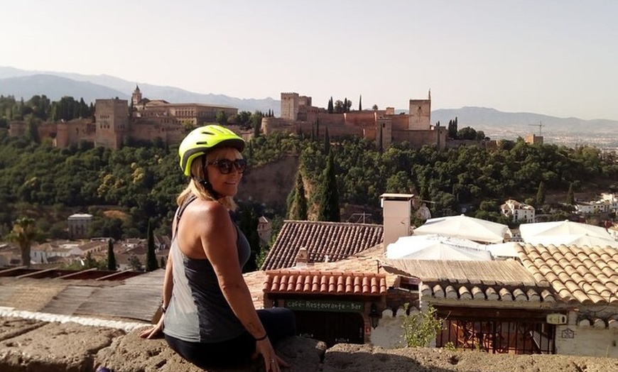 Image 4: Ruta en bicicleta eléctrica por los encantos del Sacromonte