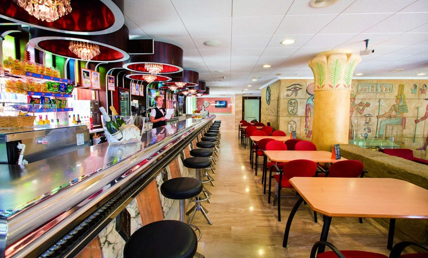 Image 7: ✈ COSTA BRAVA | Lloret de Mar - Hotel Cleopatra Spa 4* - Spiaggia d...