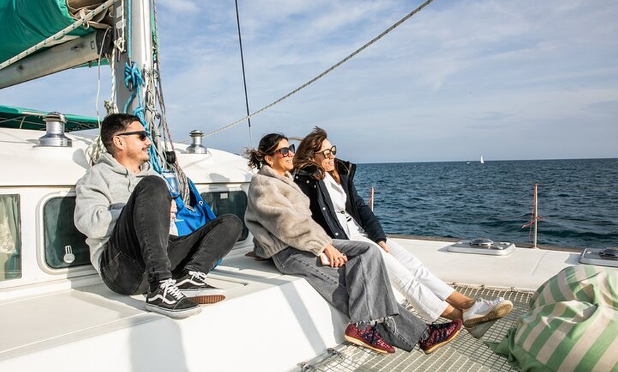 Image 13: Cata de vinos y tapas Premium de Barcelona en Catamarán - Grupo peq...
