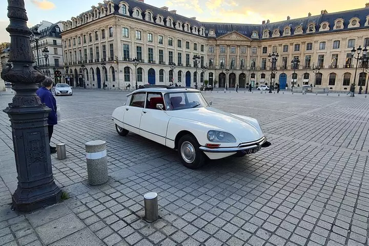 Paris City Tour 3h00 Citroën DS Vintage with Open Roof - Primary Image