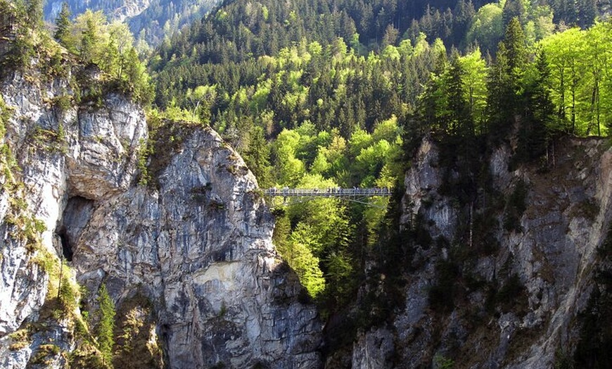 Image 3: Privater Tagesausflug nach Neuschwanstein & Linderhof ab München