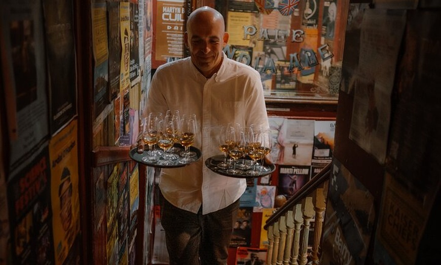 Image 7: Edinburgh: Whisky Tasting with Storytelling in a Historic Pub