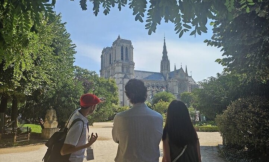Image 1: Visite guidée en petit groupe de la cathédrale Notre-Dame