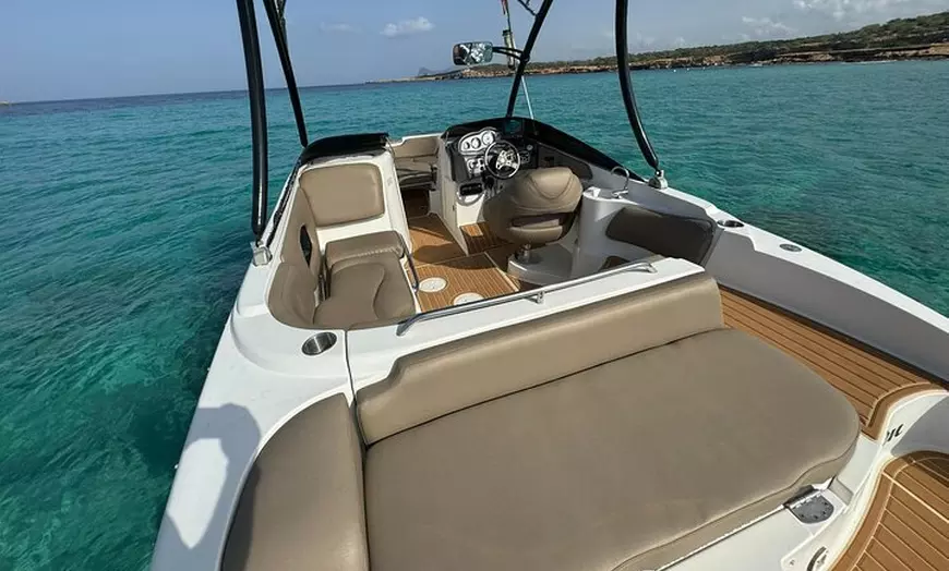 Image 4: Relájate en Barco con Paddle Surf y Snorkel en San Antonio