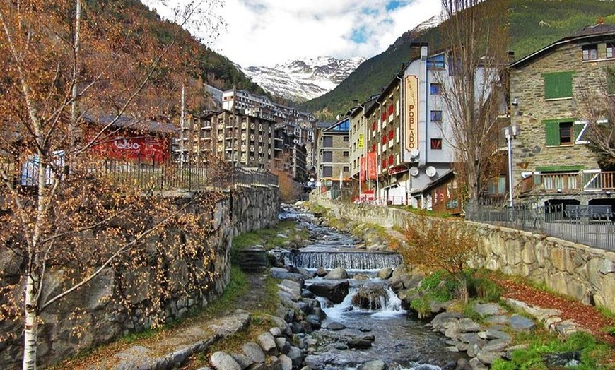 Image 7: Excursión privada de un día de Barcelona a Andorra – Cómodo coche a...