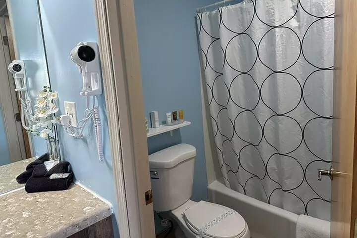 Small Group Bike Tours From Chicago to Lake Geneva