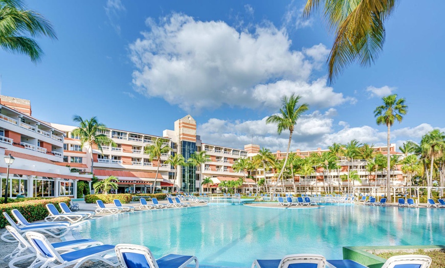 Image 1: ✈ CUBA | Varadero - Occidental Arenas Blancas 4* - Piscine extérieure