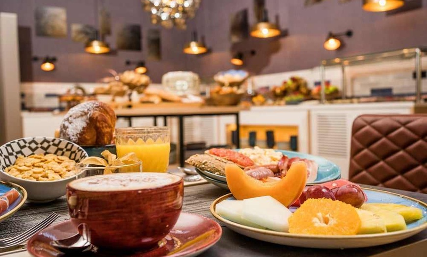 Image 44: ✈ SPANIEN | Barcelona - Leonardo Royal Hotel Barcelona Fira 4*, 2 N...