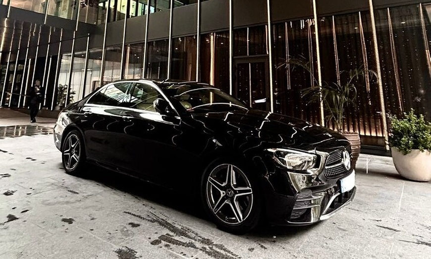 Image 10: Traslado privado de lujo Barcelona- Puerto de Cruceros Tarragona