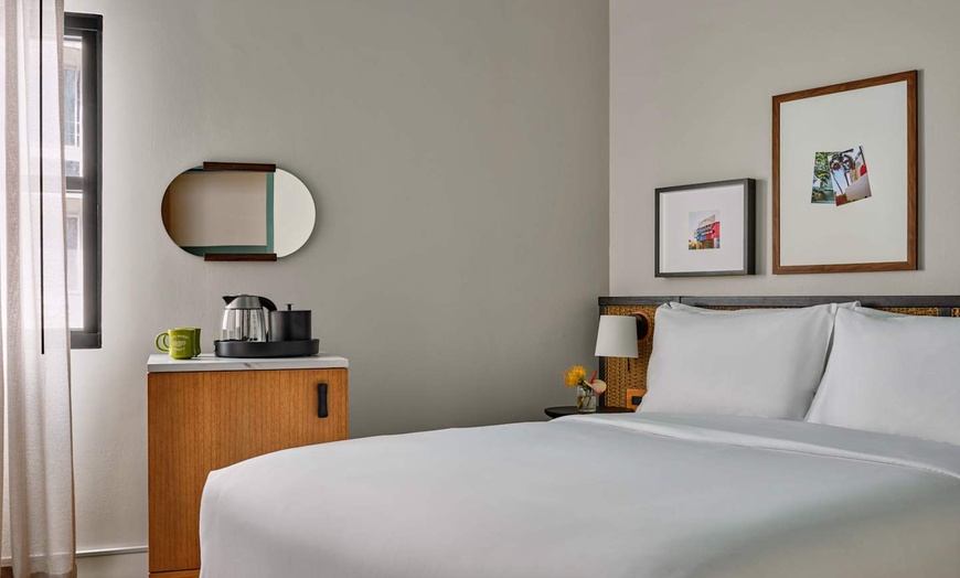 Image 3: ✈ HAWAII | Honolulu - Romer House Waikiki - Adults Only 4* - Solo a...