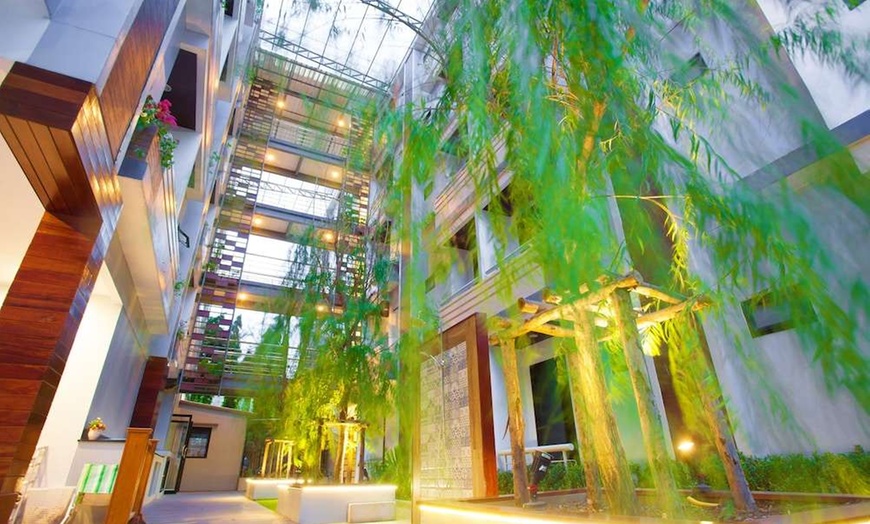 Image 37: ✈ MIDDEN VAN THAILAND | Bangkok - New Siam Palace Ville Hotel 3*, 5...