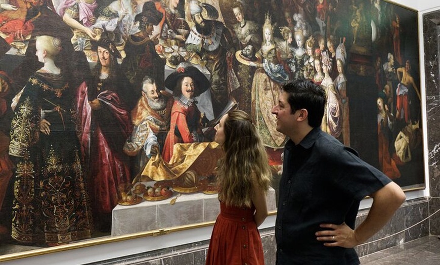Image 4: Visita privada al Museo del Prado con recogida, sin colas y vino