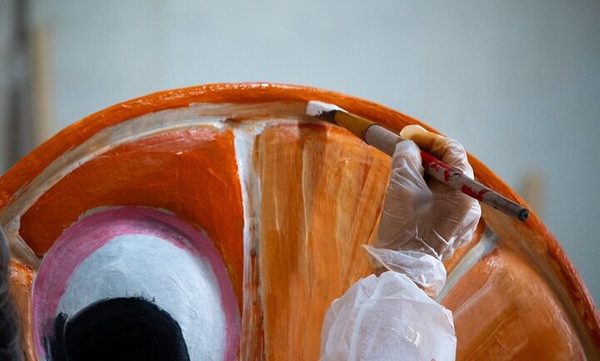 Image 10: Entre bastidores de Las Fallas: Taller de Arte, Cultura y Manos a l...