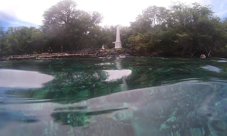 Image 4: Kealakekua Bay Morning Snorkel to Captain Cook Monument