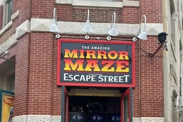 The Amazing Mirror Maze with Escape Room