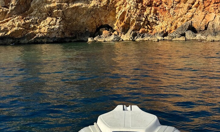 Image 11: Un Bateau Privatisé, dans les Calanques de Port d'Alon !
