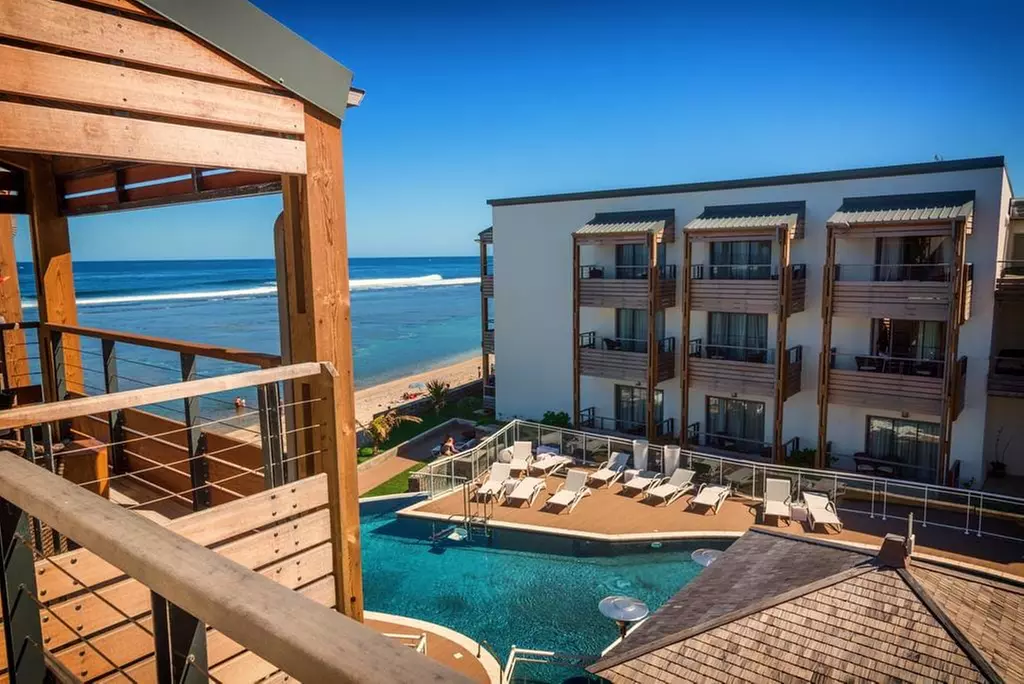 ✈ LA RÉUNION | St Pierre de la Reunion - Le Battant des Lames 3*, 4...