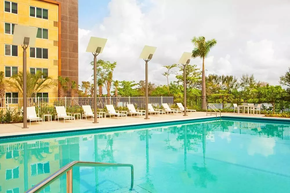 ✈ FLORIDA | Miami - Element Miami International Airport 3*, 3 notti...