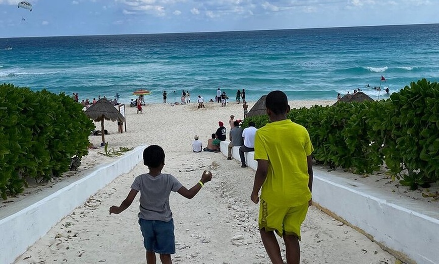 Image 12: Shopping and Mexican food in a Private Guided Cancun Tour