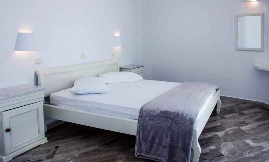 Image 2: ✈ SANTORINI | Kamari - Hotel Selini 3*, 3 nights - Seafront