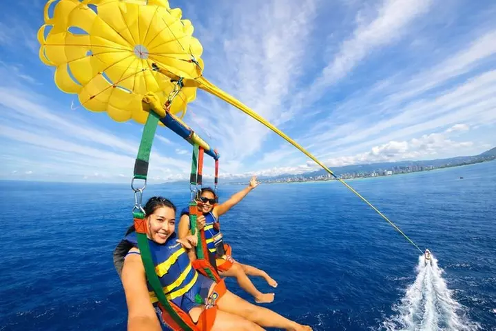 Parasailing in Waikiki from Oahu Hawaii
