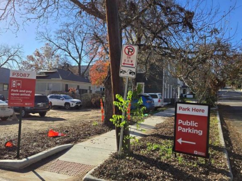 Parking at 507 W. 17th St. Lot - P3087