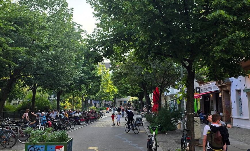 Image 14: Das echte Berlin - Street, Food und History - Tasty Bike Tour