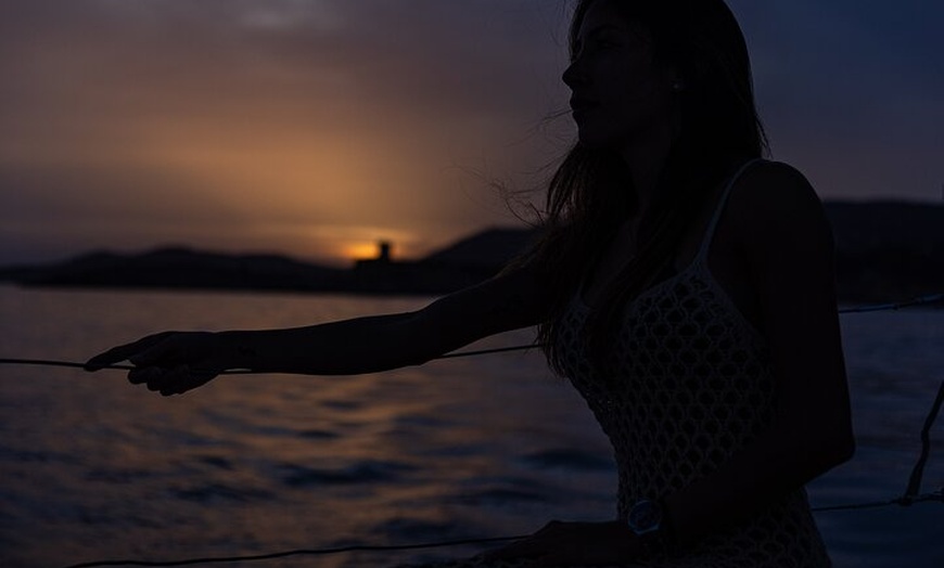 Image 3: Excursión privada en Yate a vela al atardecer