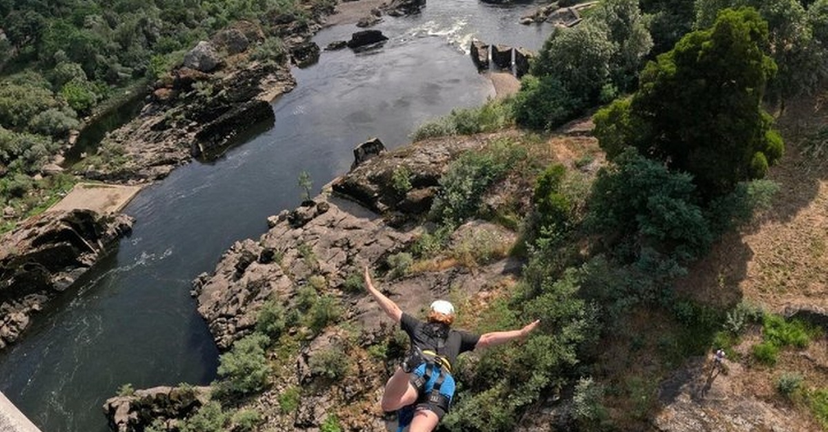 Actividad de rafting y salto pendular en Melgaço