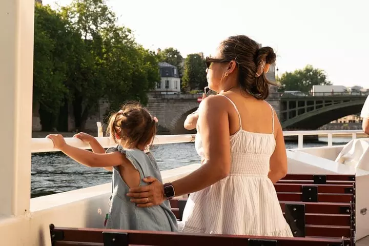 Croisière sur la Seine en famille et enfants à Paris avec Muffin, Donut & More - Primary Image