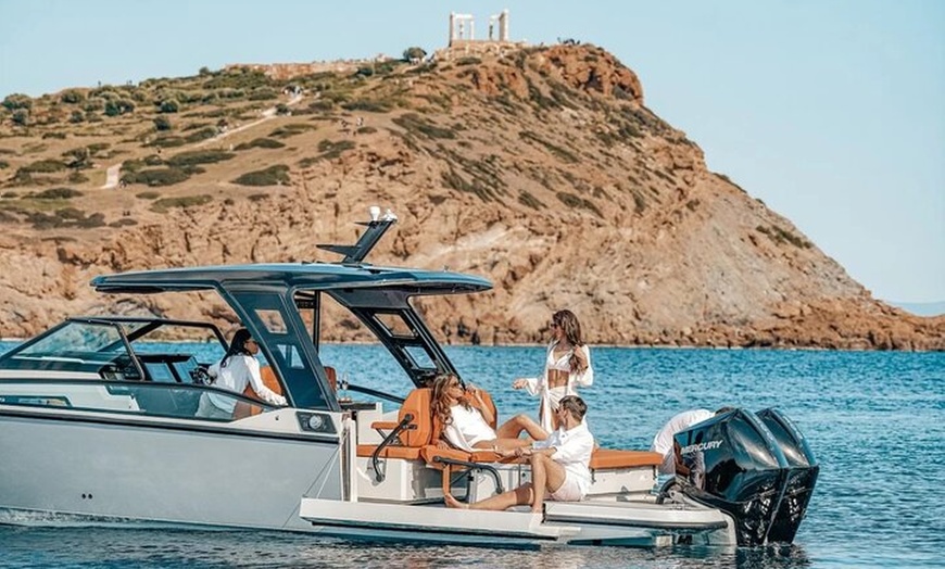 Image 4: Location de yacht privé avec skipper au départ de Nice