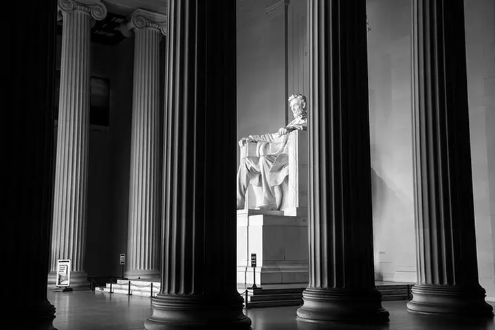 Monuments and Memorials Night Walking Tour
