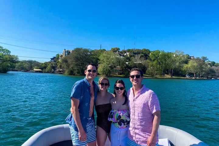 Private Lake Austin Boat Cruise: 2-Hour, Fully Shaded (Up to 13)