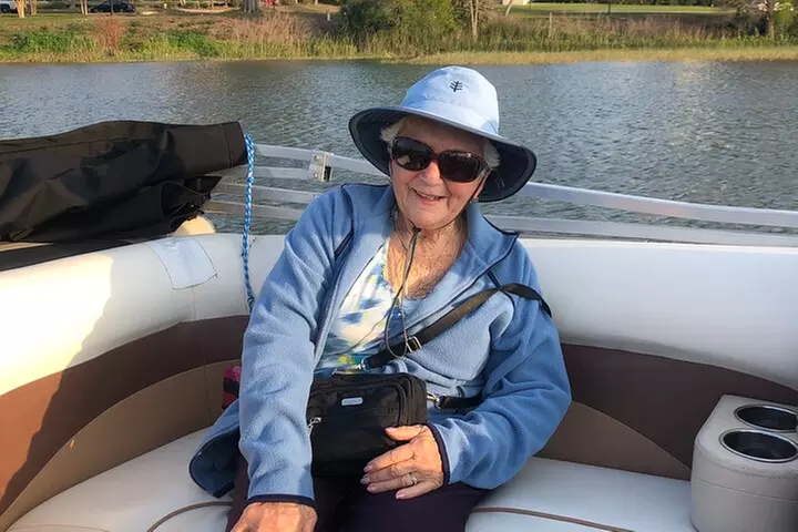 Pontoon Pub Crawl, 5 Lakeside Pubs and Restaurants Visit by Boat