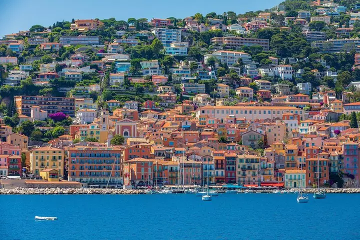 Croisière touristique sur la côte méditerranéenne au départ de Nice