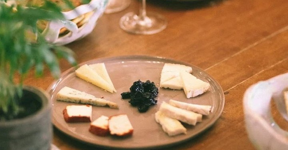 Cata de vinos y quesos de Granada con maridaje andaluz