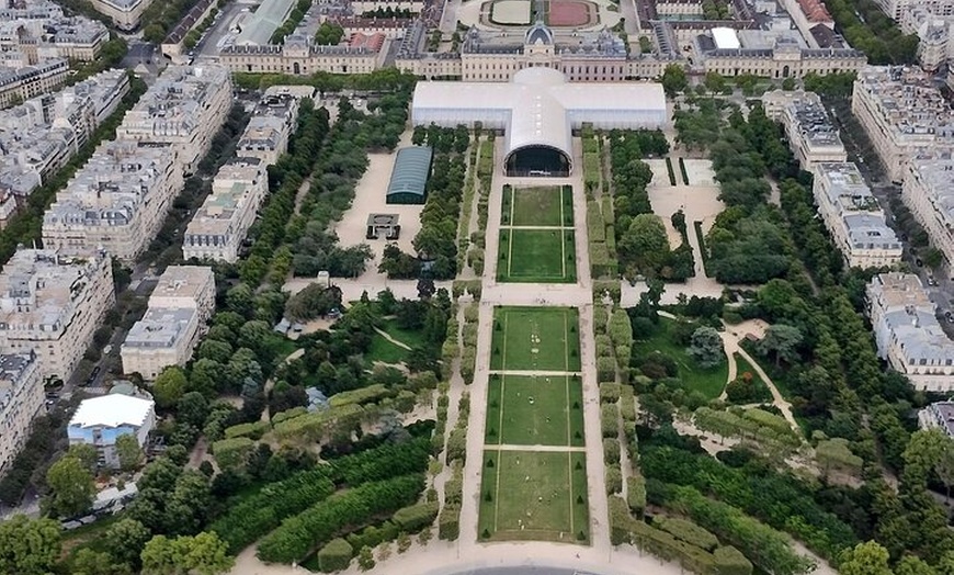 Image 18: Visite de l'ascenseur de la Tour Eiffel au deuxième étage et option...
